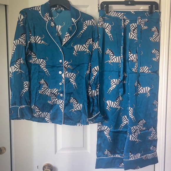 Olivia von Halle Lila Zoda silk pajama set - Picture 9 of 9